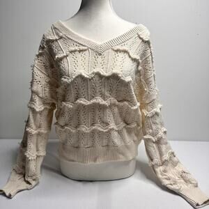 Cozy and chic! This Madewell cream knit sweater Size M a soft textured design
